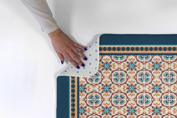 Tappeto Motivo geometrico con ornamenti vegetali