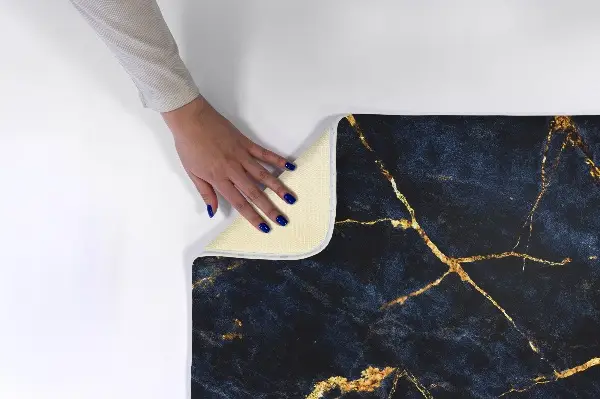 Tappeto Motivo astratto con sfumature di grigio.
