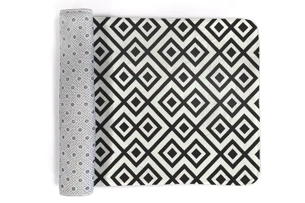 Tappeto Rombi e quadrati geometrici in bianco e nero
