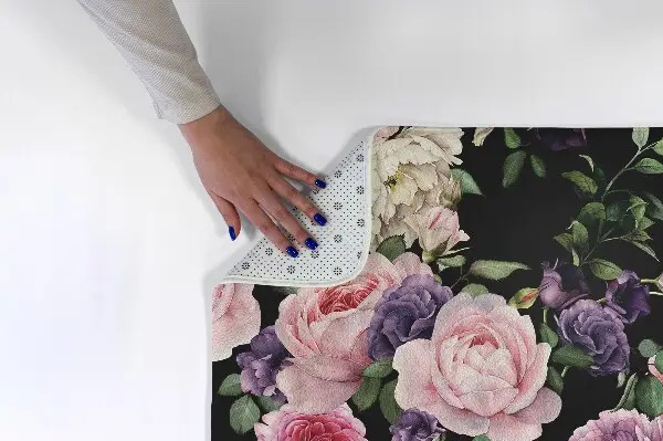 Tappeto Fiori su sfondo nero