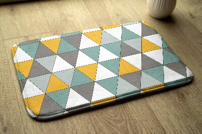 Tappeto moderno Triangoli colorati in una disposizione geometrica