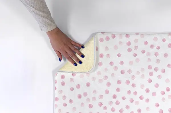 Tappeto moderno Motivo a punti rosa