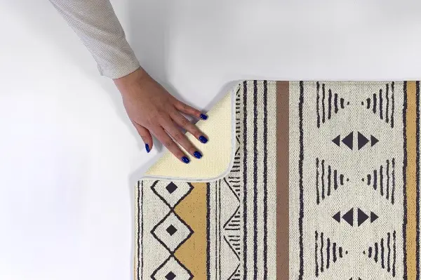 Tappeto moderno Motivo geometrico con triangoli e linee