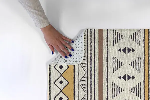 Tappeto moderno Motivo geometrico con triangoli e linee
