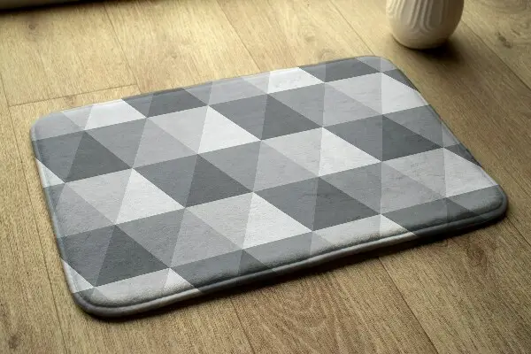 Tappeto moderno Disegno geometrico grigio con triangoli