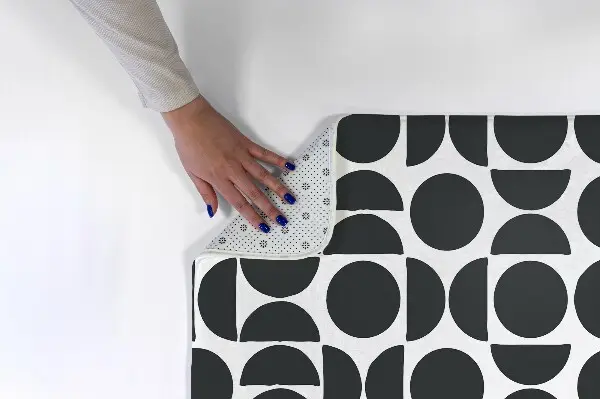 Tappeto moderno Semicerchi e cerchi geometrici in bianco e nero