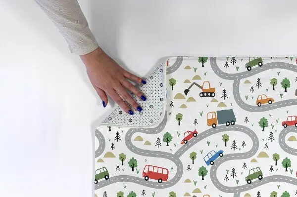 Tappeto moderno Strada con auto e alberi