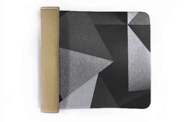 Tappeto moderno Triangoli geometrici neri e grigi