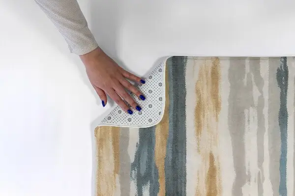 Tappeto moderno Strisce verticali astratte in colori tenui