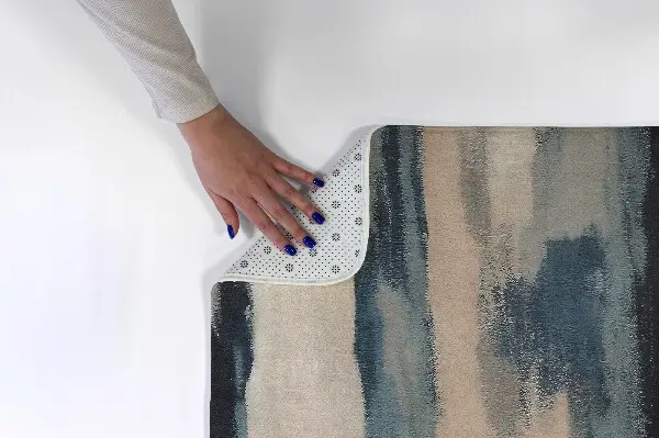 Tappeto moderno Strisce verticali astratte nei toni del blu