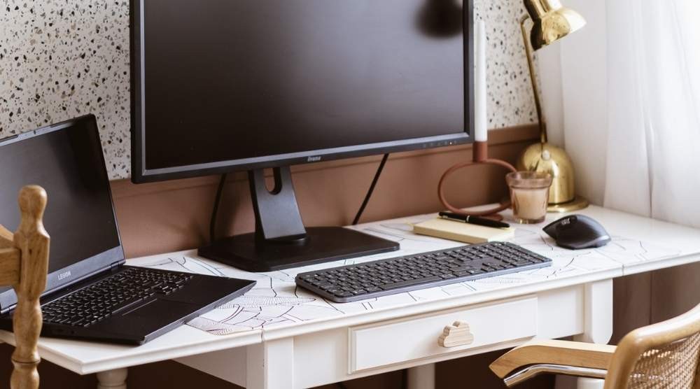 Un ufficio in casa con carattere: cosa migliorerà il comfort del tuo lavoro?